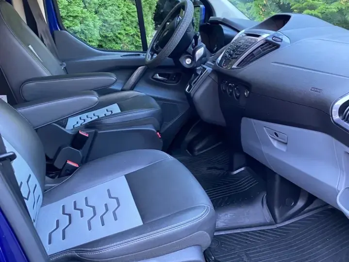 Ford Transit Custom Bus SWB L1H1 Sport Aut.