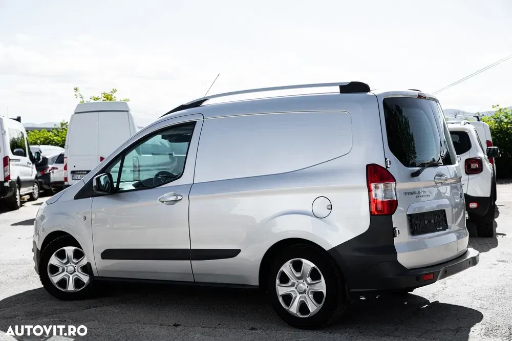 Ford Transit — imagine 3