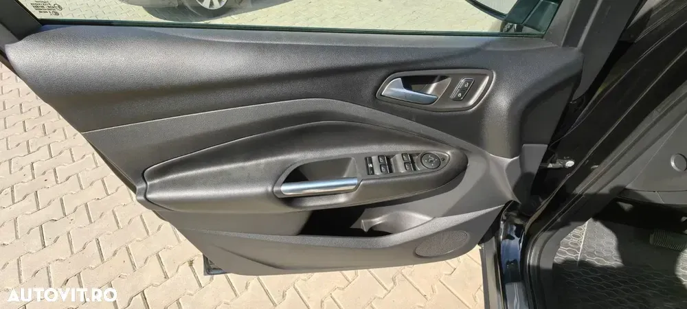 Ford Kuga 2.0 TDCi Powershift 4WD Titanium — imagine 5