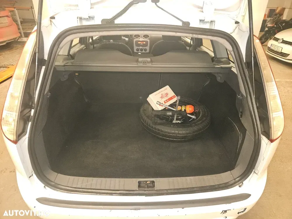 Ford Focus MK2 1.4i Anniversary — imagine 6