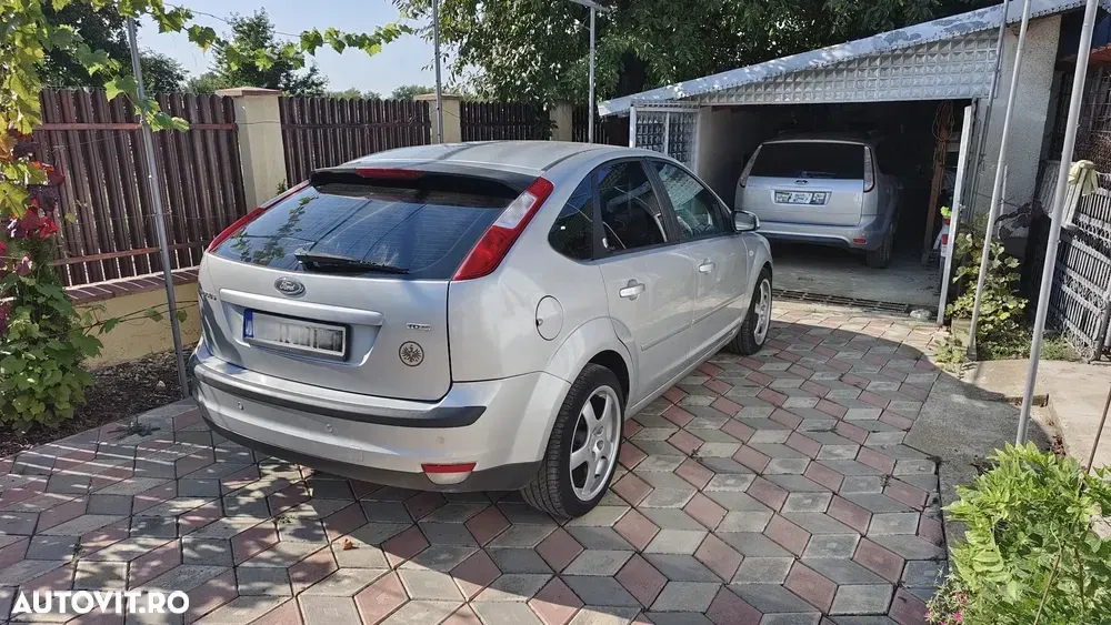 Ford Focus MK2 1.6 TDCI DPF Ghia — imagine 2