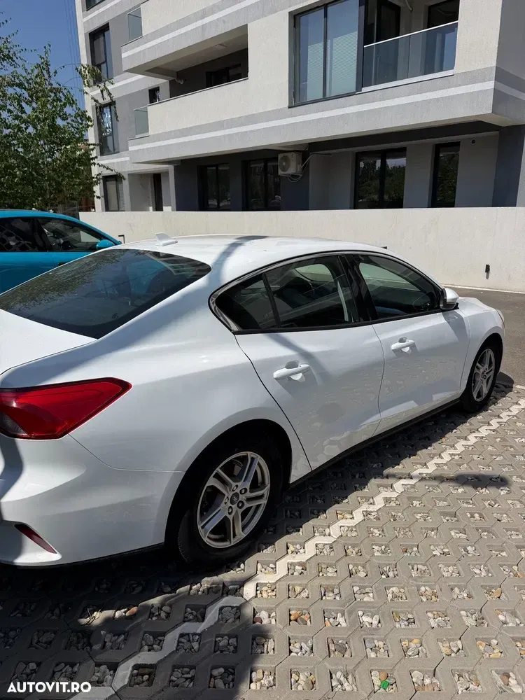 Ford Focus MK4 1.0 EcoBoost Trend — imagine 5