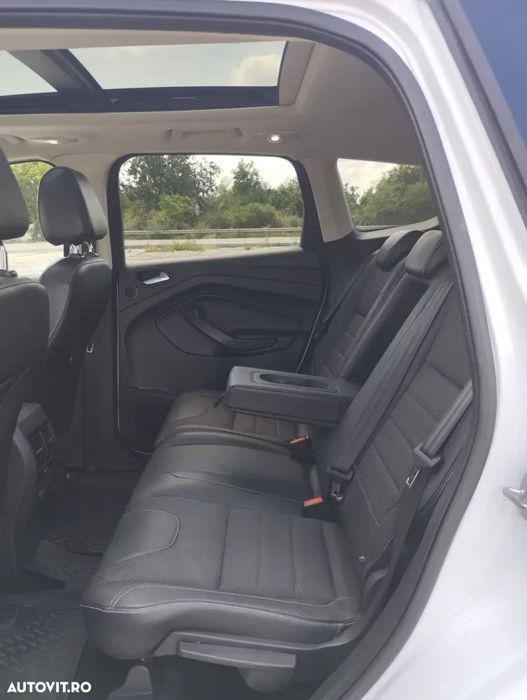 Ford Kuga 2.0 TDCi Powershift 4WD Titanium — imagine 3