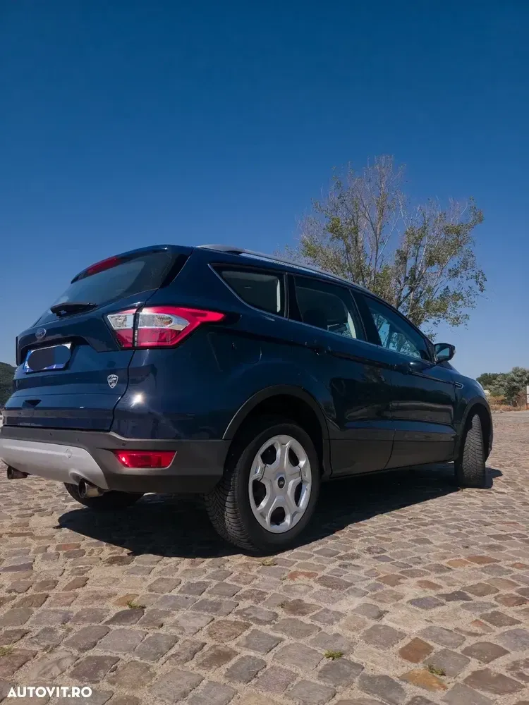 Ford Kuga II 1.5 TDCi 2x4 Business Edition — imagine 3