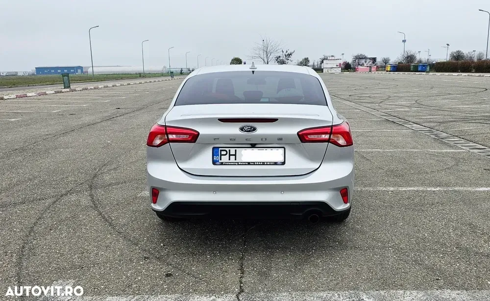 Ford Focus MK4 1.0 EcoBoost Titanium X — imagine 4