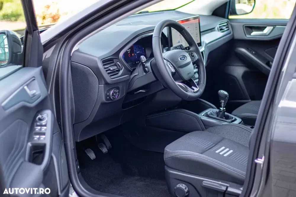 Ford Focus MK4 1.0 EcoBoost 6MT MHEV Active X — imagine 6