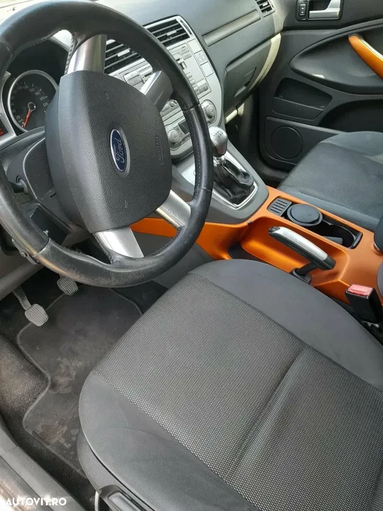 Ford Kuga 2.0 TDCi 4x4 Titanium — imagine 4