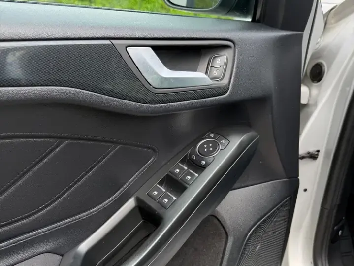 Ford Focus MK4 1.0 EcoBoost Start-Stopp-System ST-LINE