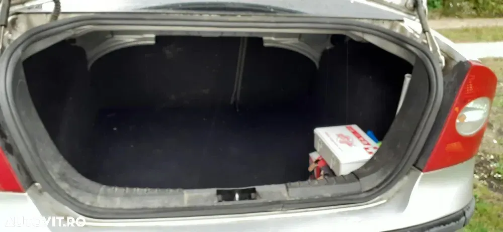 Ford Focus 1.6i Trend — imagine 4