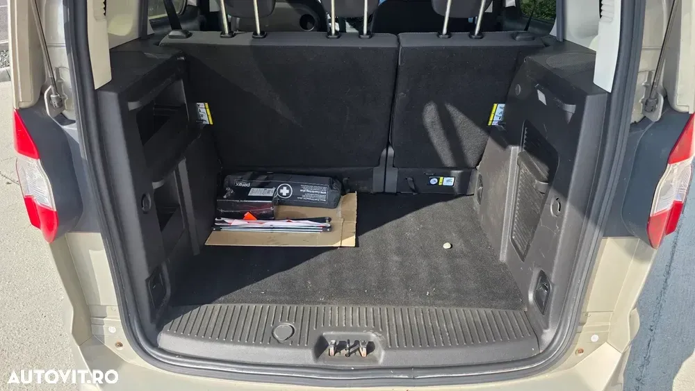 Ford Transit Connect — imagine 4