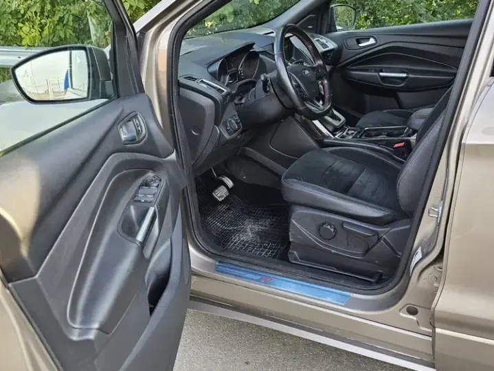 Ford Kuga 2.0 TDCi 4WD Powershift ST-Line