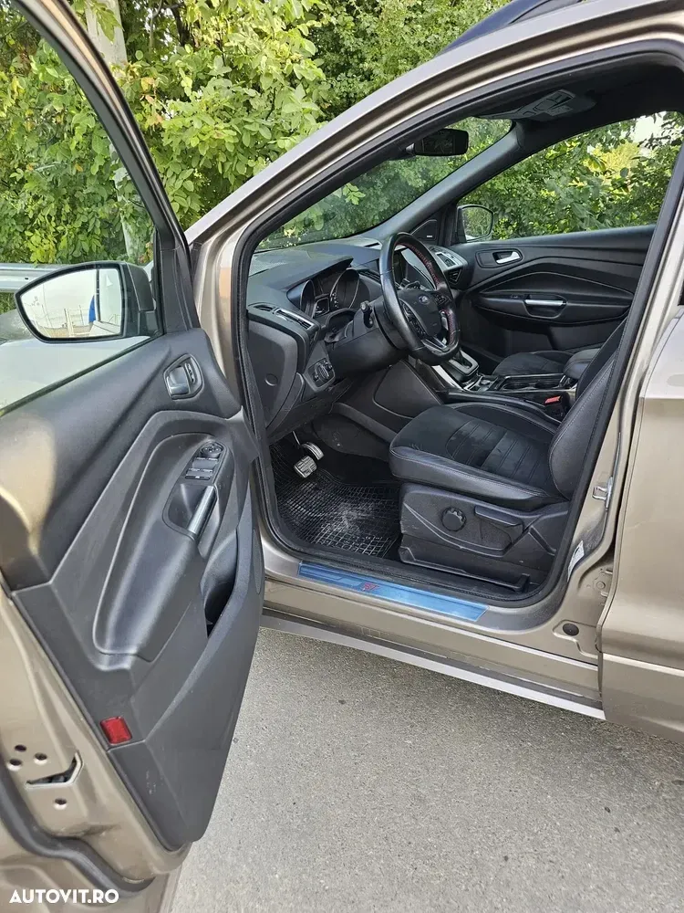 Ford Kuga 2.0 TDCi 4WD Powershift ST-Line — imagine 3