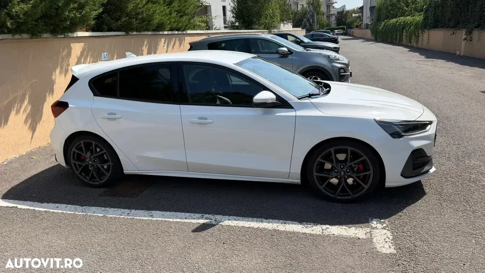 Ford Focus MK4 2.3 Ecoboost 6MT ST X — imagine 5