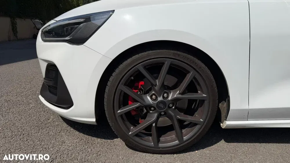 Ford Focus MK4 2.3 Ecoboost 6MT ST X — imagine 6