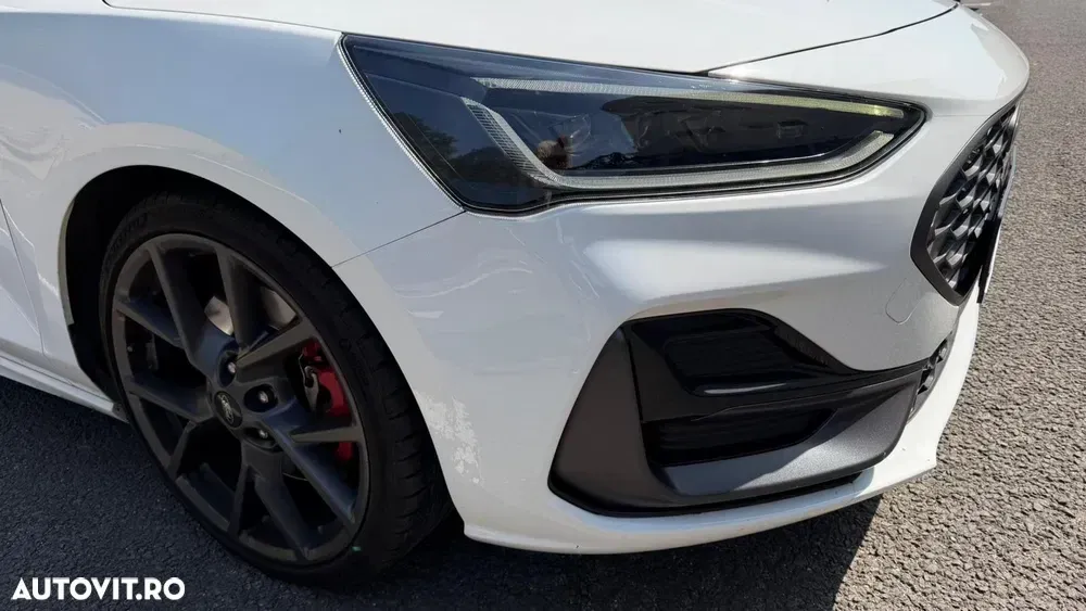 Ford Focus MK4 2.3 Ecoboost 6MT ST X — imagine 2