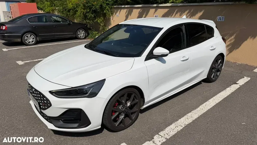 Ford Focus MK4 2.3 Ecoboost 6MT ST X — imagine 4