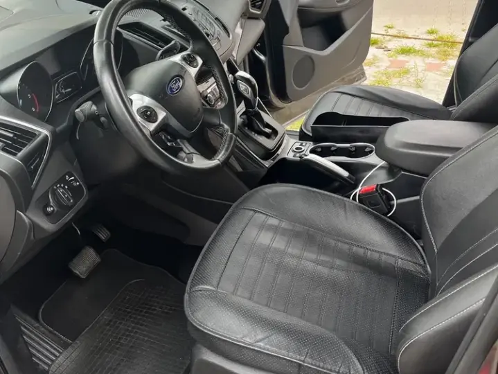 Ford Kuga 2.0 TDCi Powershift 4WD Titanium
