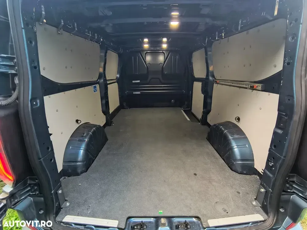 Ford Transit Custom 320L 2.0 EcoBlue 170 CP 8AT L2H1 FWD Limited — imagine 4
