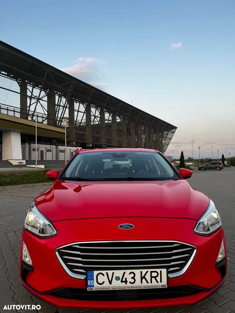 Ford Focus MK4 1.0 EcoBoost Titanium — imagine 4