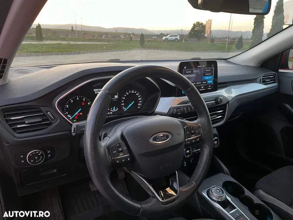 Ford Focus MK4 1.0 EcoBoost Titanium — imagine 5