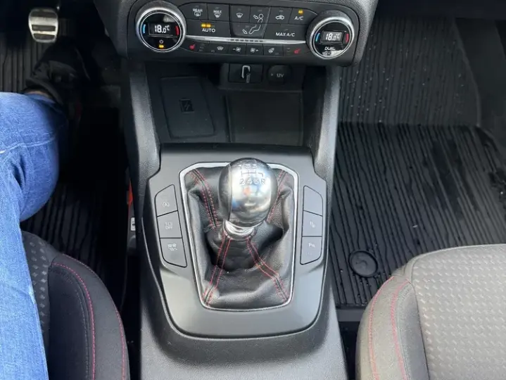 Ford Focus MK4 1.0 EcoBoost ST Line Business