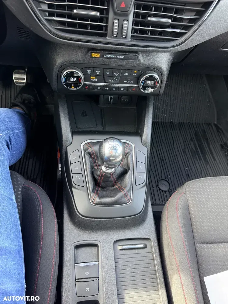 Ford Focus MK4 1.0 EcoBoost ST Line Business — imagine 6