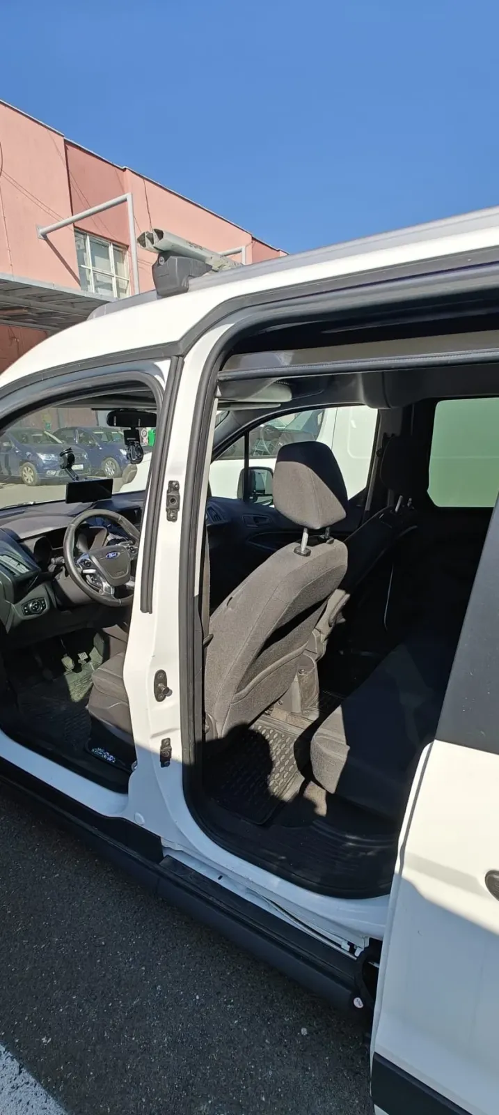 Ford Transit Connect — imagine 3