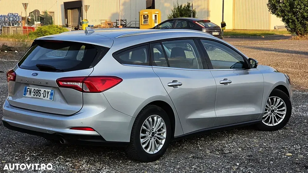 Ford Focus MK4 1.0 EcoBoost Titanium — imagine 4