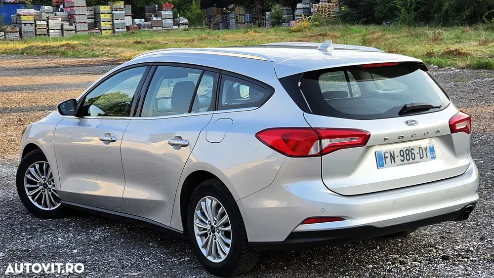 Ford Focus MK4 1.0 EcoBoost Titanium — imagine 2