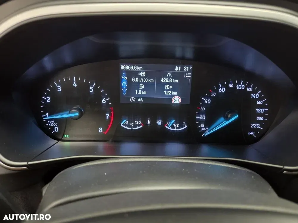 Ford Focus MK4 1.0 EcoBoost Connected — imagine 3