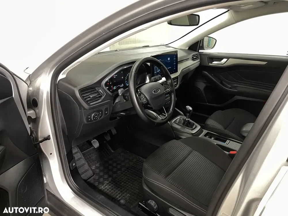 Ford Focus MK4 1.0 EcoBoost Titanium — imagine 5
