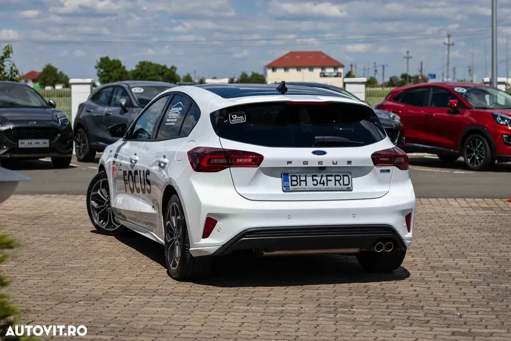 Ford Focus MK4 1.0 EcoBoost MHEV ST-Line X — imagine 2