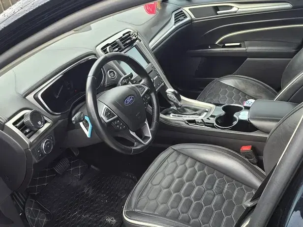 Ford Mondeo 2.0 HEV Vignale