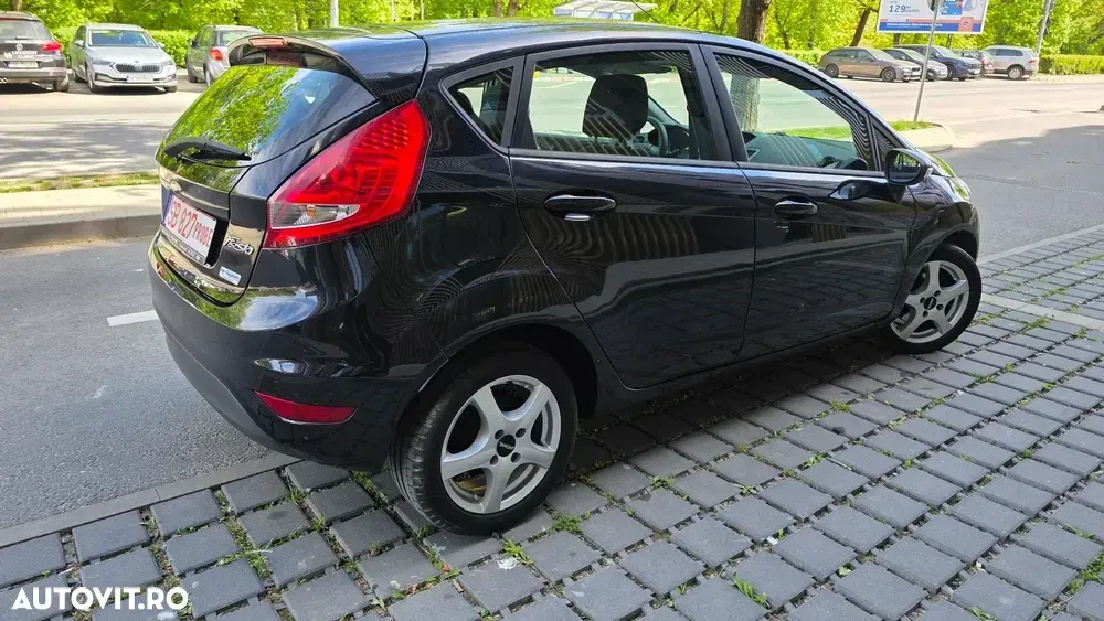 Ford Fiesta 1.4i Titanium — imagine 2