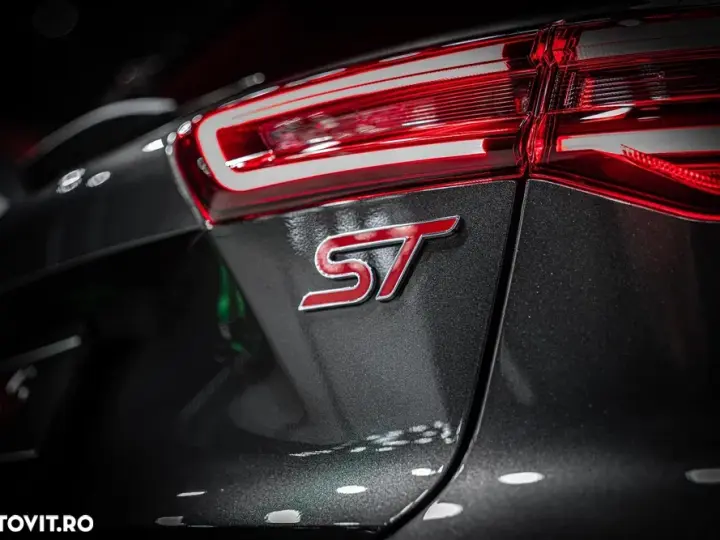 Ford Focus MK4 2.3 Ecoboost 6MT ST X