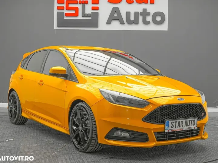 Ford Focus MK3 2.0 EcoBoost ST mit Leder-Exclusiv-Paket
