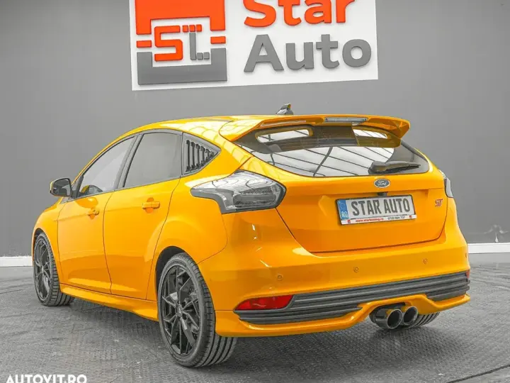 Ford Focus MK3 2.0 EcoBoost ST mit Leder-Exclusiv-Paket