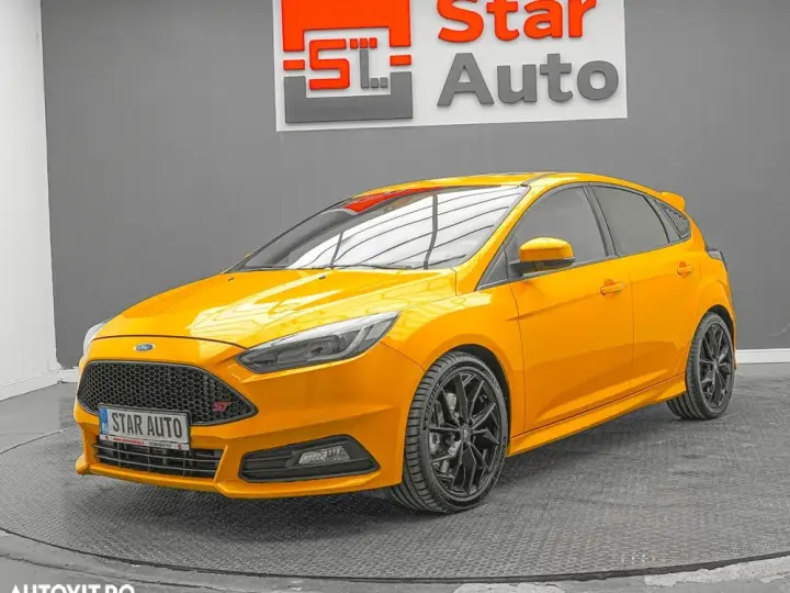 Ford Focus MK3 2.0 EcoBoost ST mit Leder-Exclusiv-Paket
