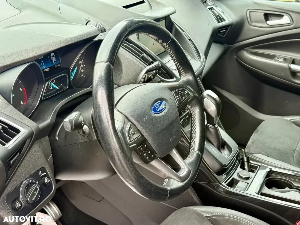 Ford Kuga 2.0 TDCi 4WD Powershift ST-Line — imagine 6