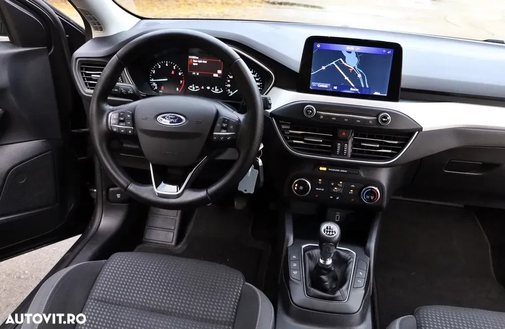 Ford Focus MK4 1.0 EcoBoost Titanium — imagine 5