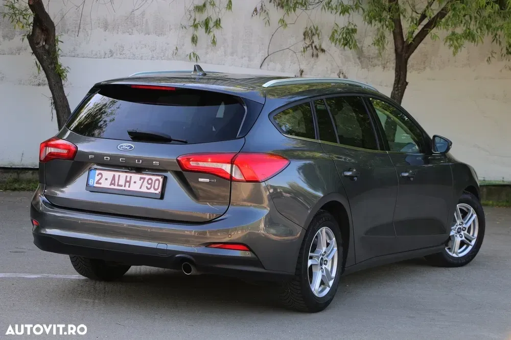 Ford Focus MK4 1.0 EcoBoost Titanium — imagine 3