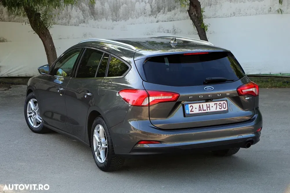 Ford Focus MK4 1.0 EcoBoost Titanium — imagine 4