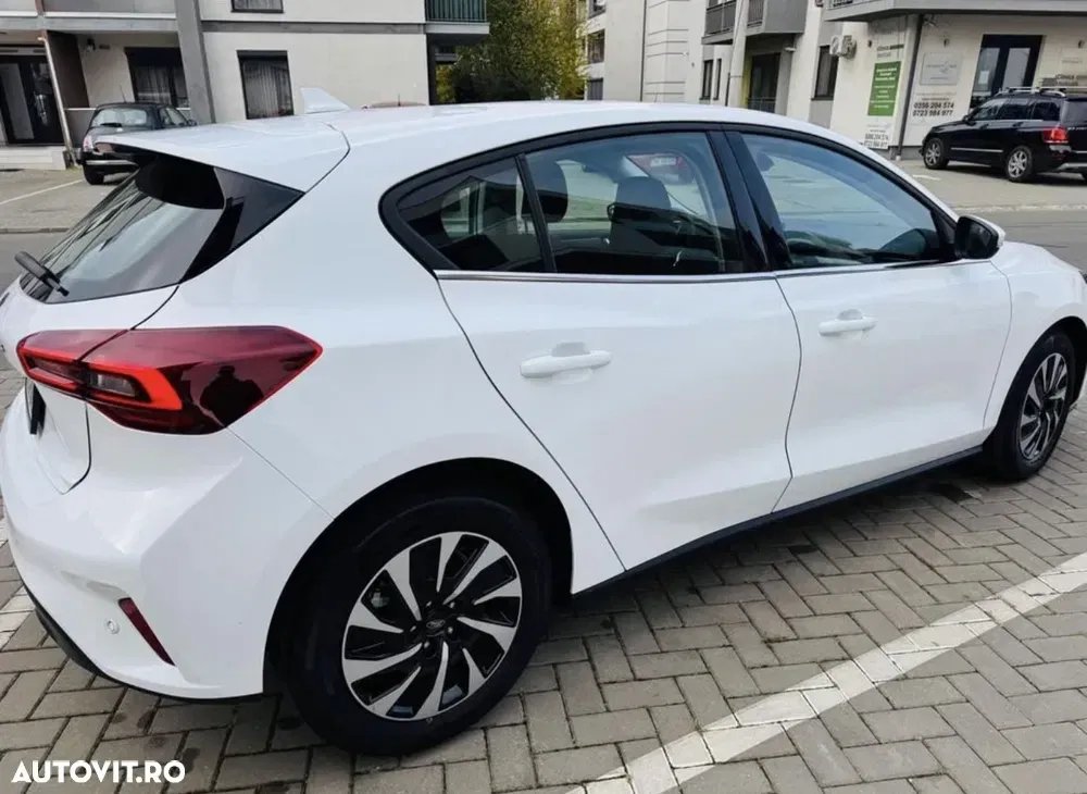 Ford Focus MK4 1.0 EcoBoost Titanium — imagine 3