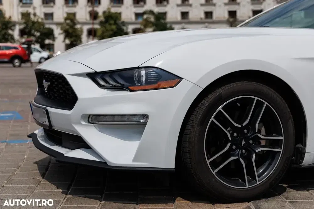 Ford Mustang — imagine 4