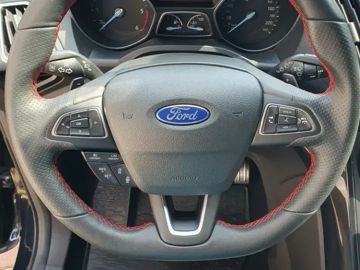 Ford Kuga II 2.0 TDCi 4WD Powershift ST-Line