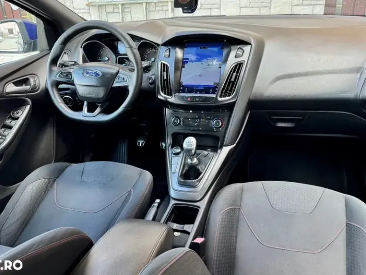 Ford Focus 1.5 EcoBlue Start-Stopp-System ST-LINE DESIGN