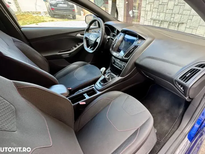 Ford Focus 1.5 EcoBlue Start-Stopp-System ST-LINE DESIGN