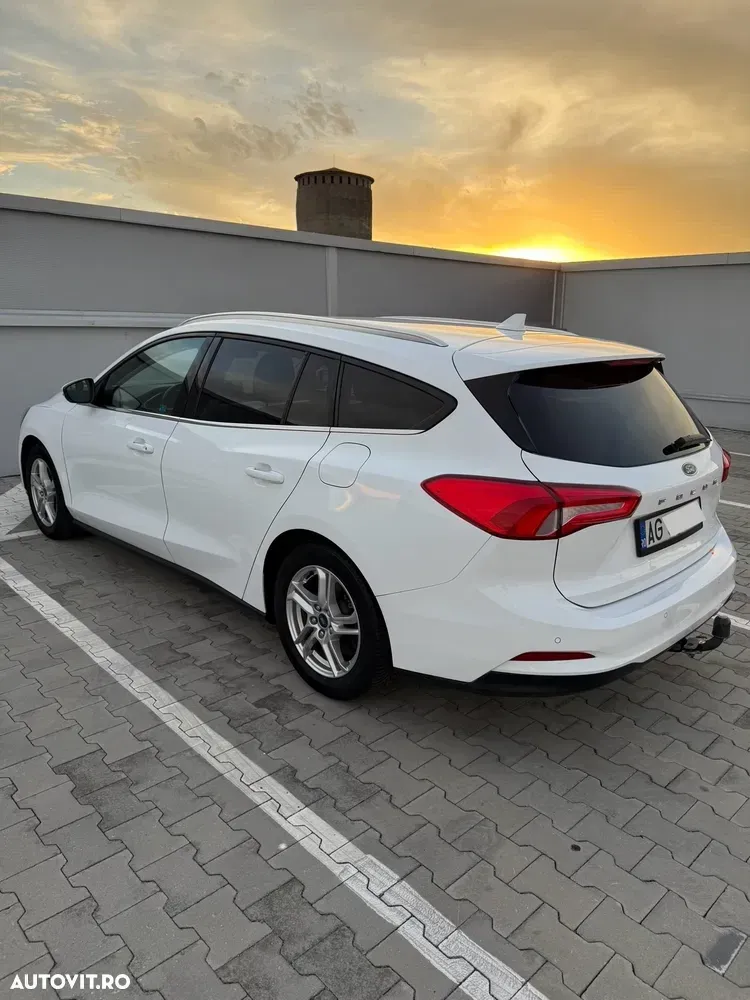 Ford Focus MK4 1.0 EcoBoost Trend Edition — imagine 4