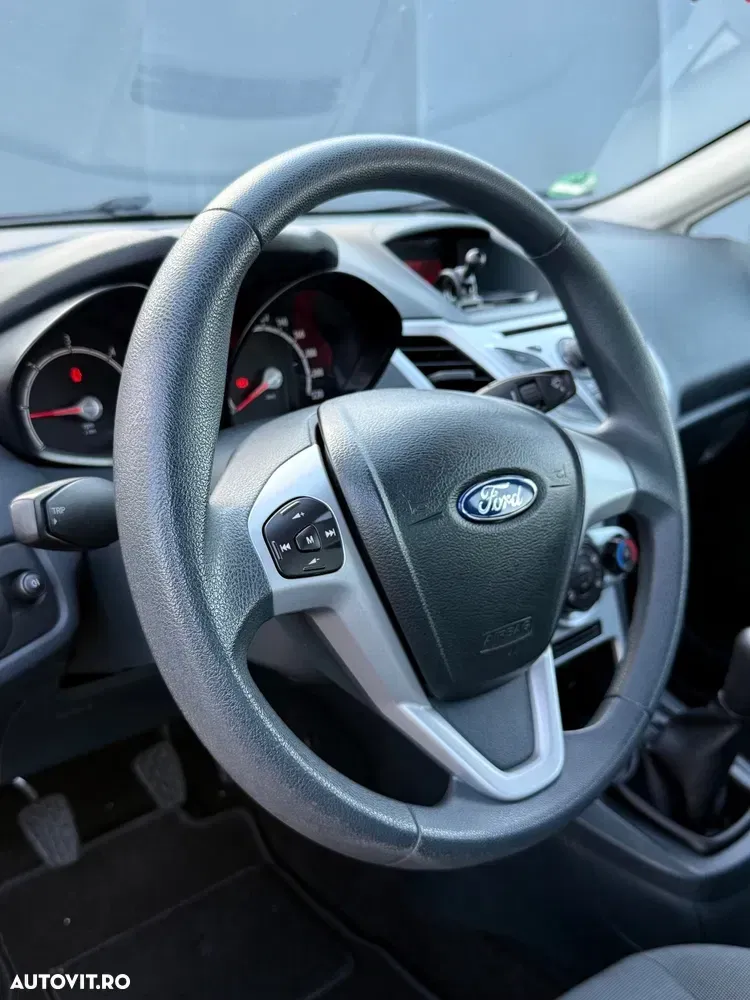 Ford Fiesta VII 1.6 TDCI Champions Edition — imagine 5