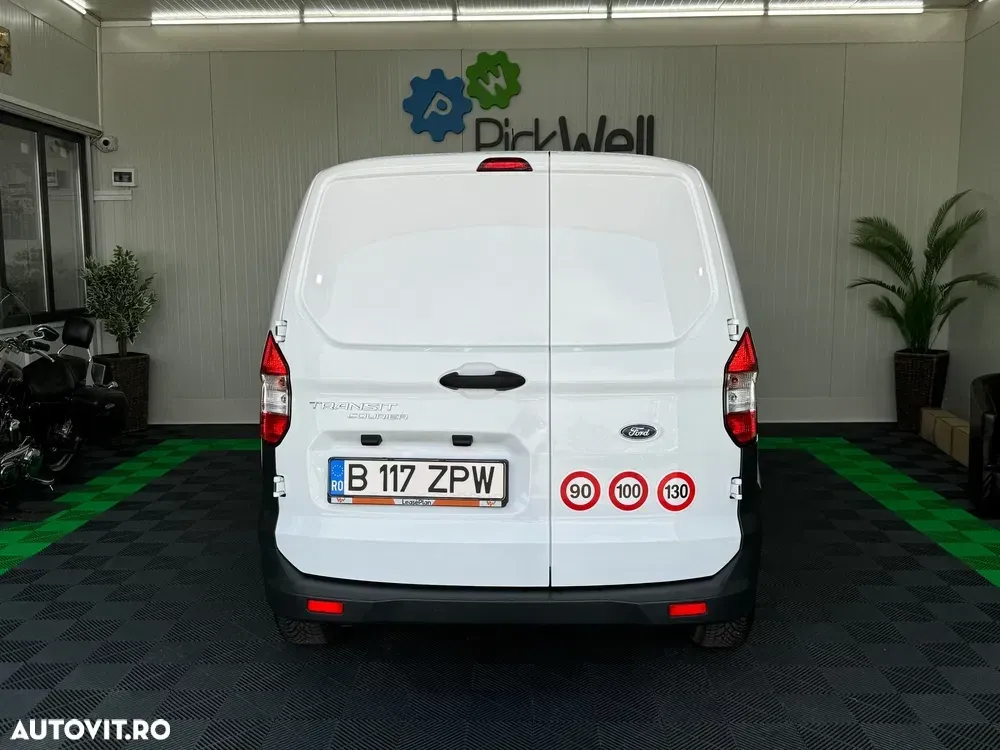 Ford Courier — imagine 6